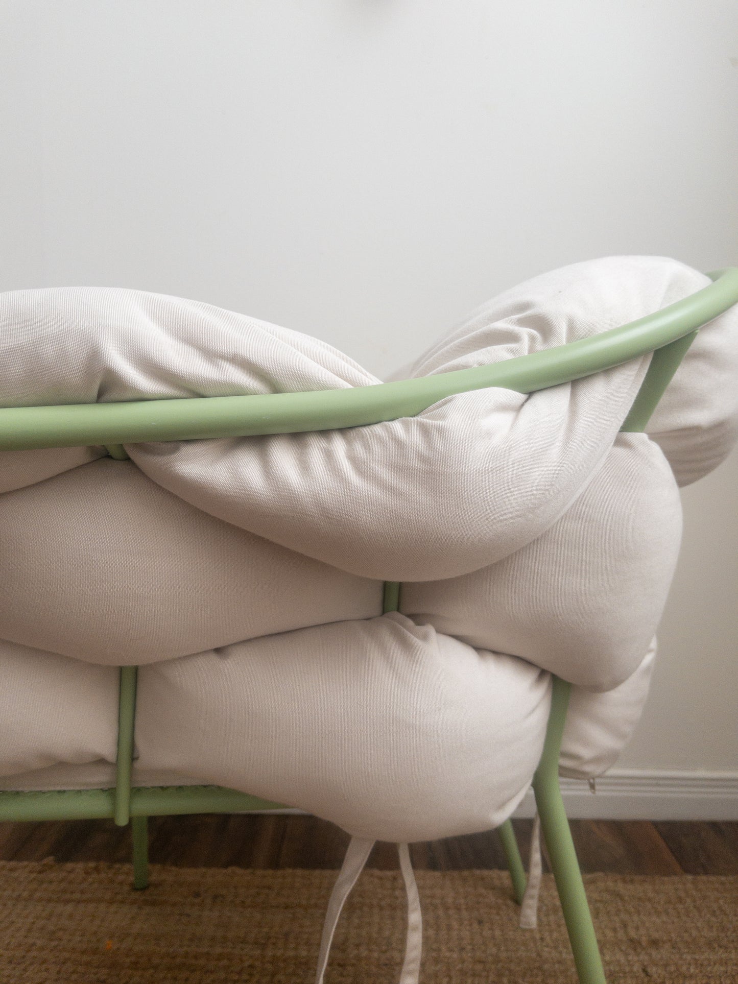 Serpentine accent chair