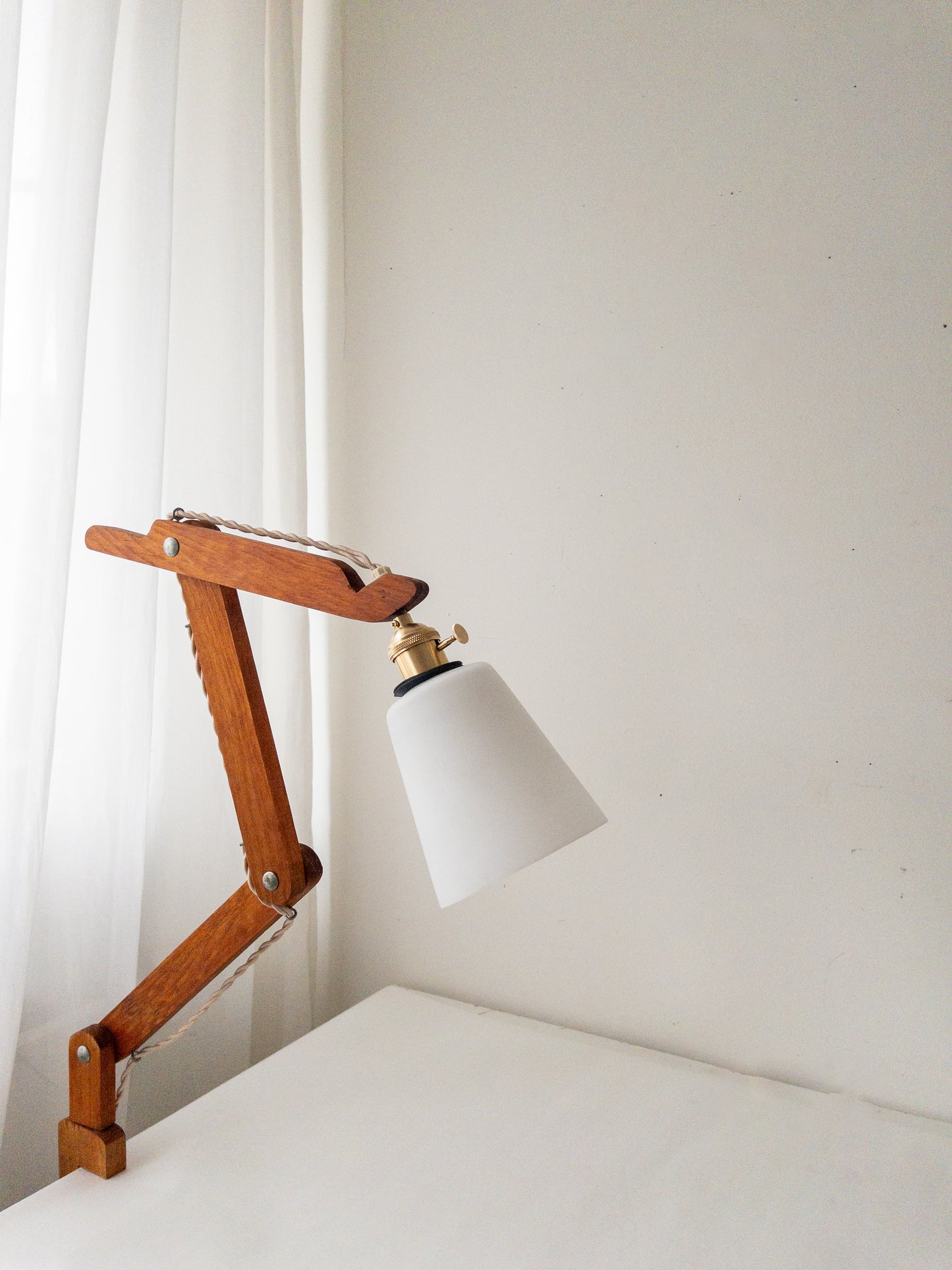 Wooden clamp light