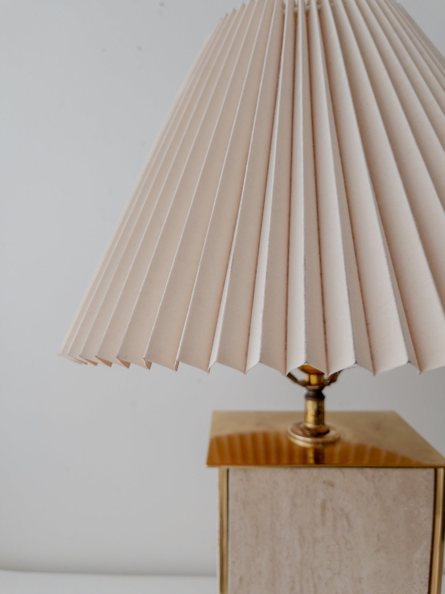 Travertine lamp