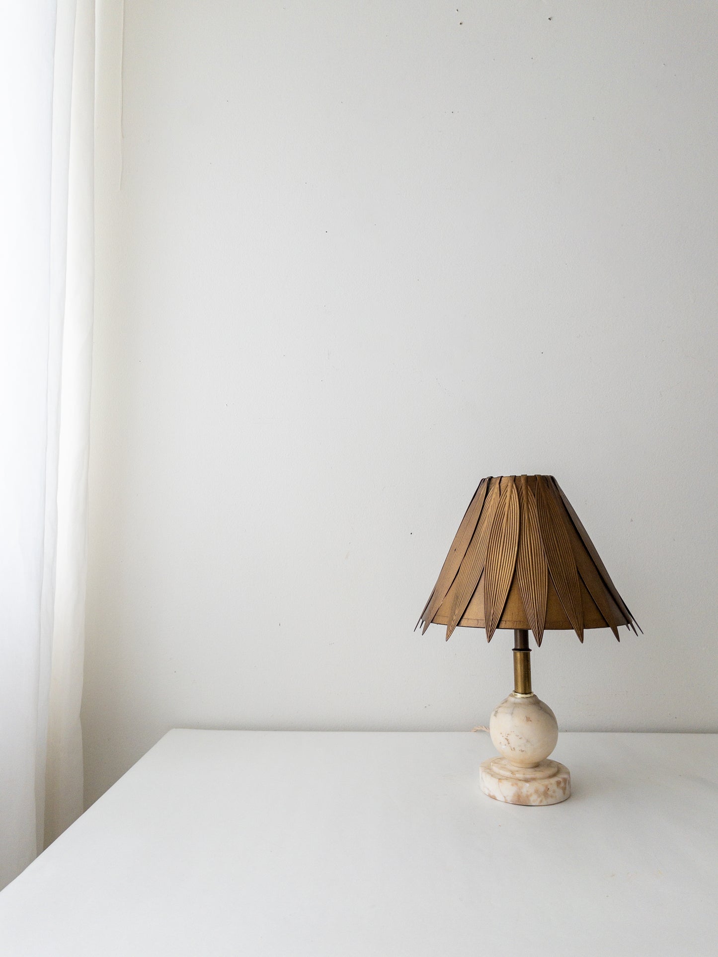 Petit marble table lamp
