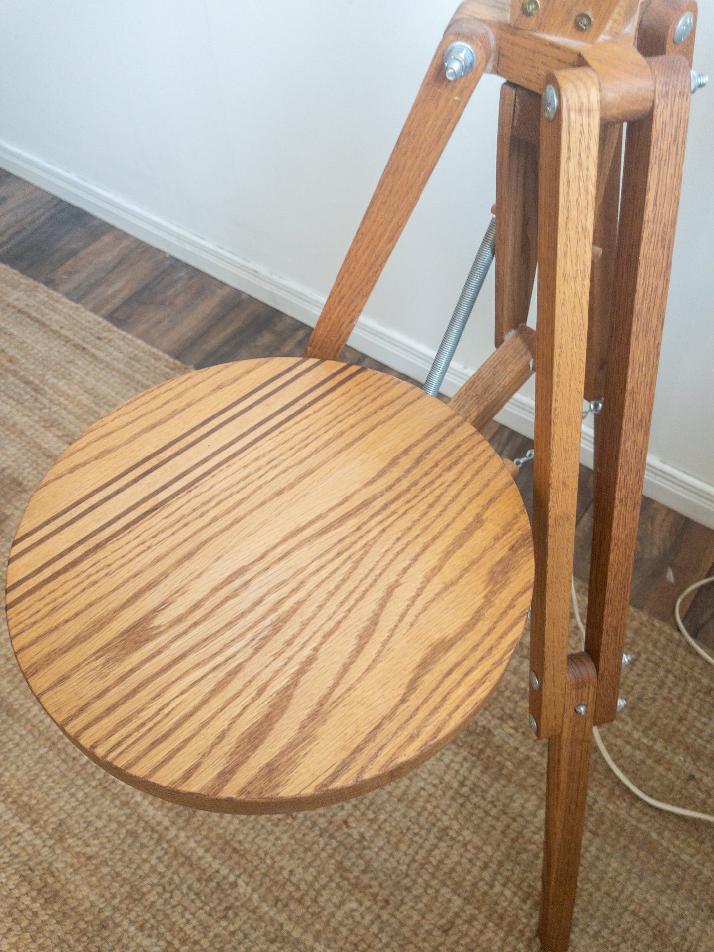 Tripod floor lamp