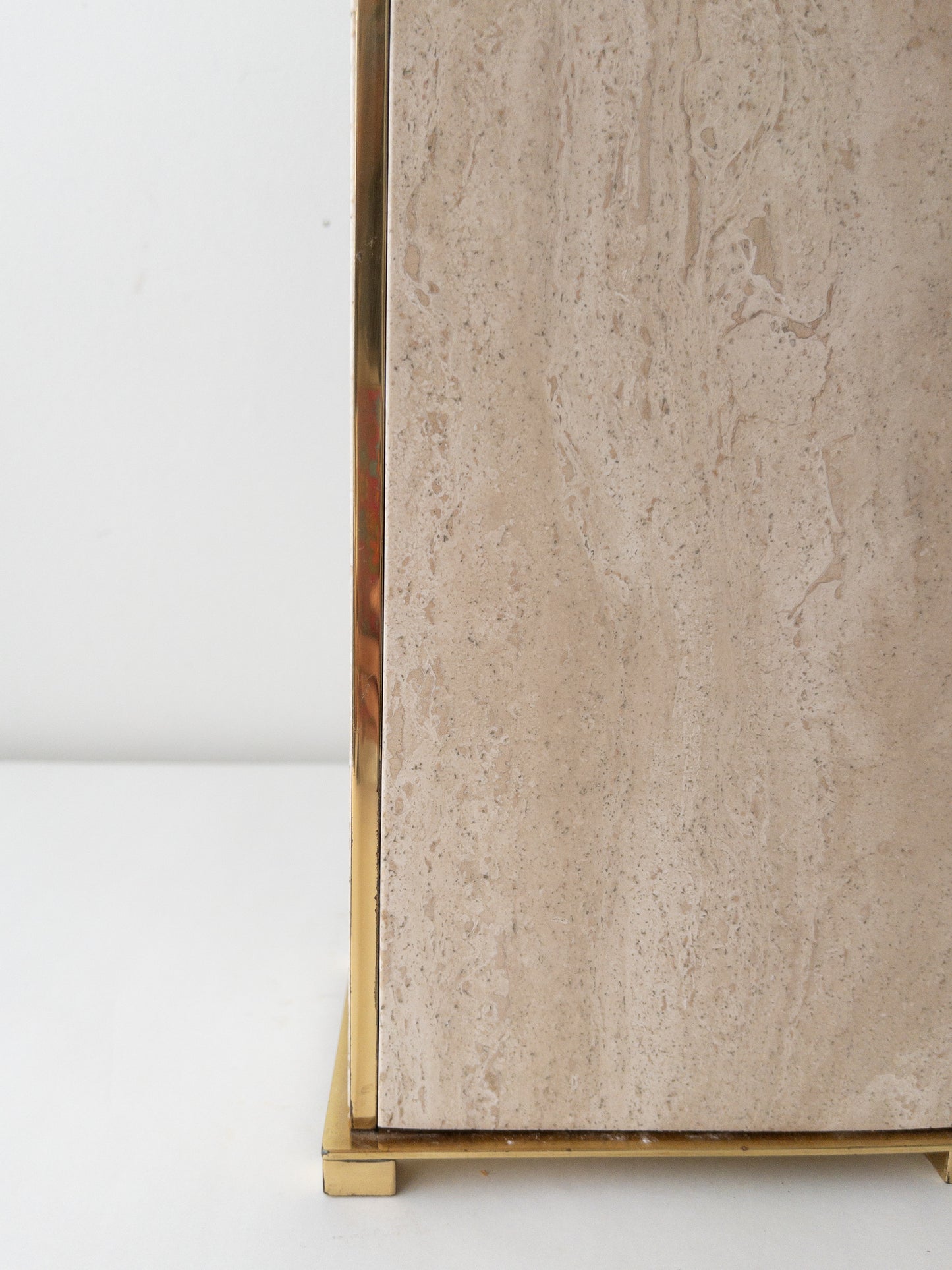Travertine lamp