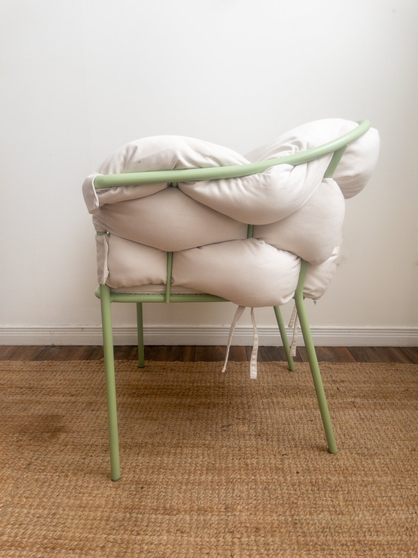 Serpentine accent chair