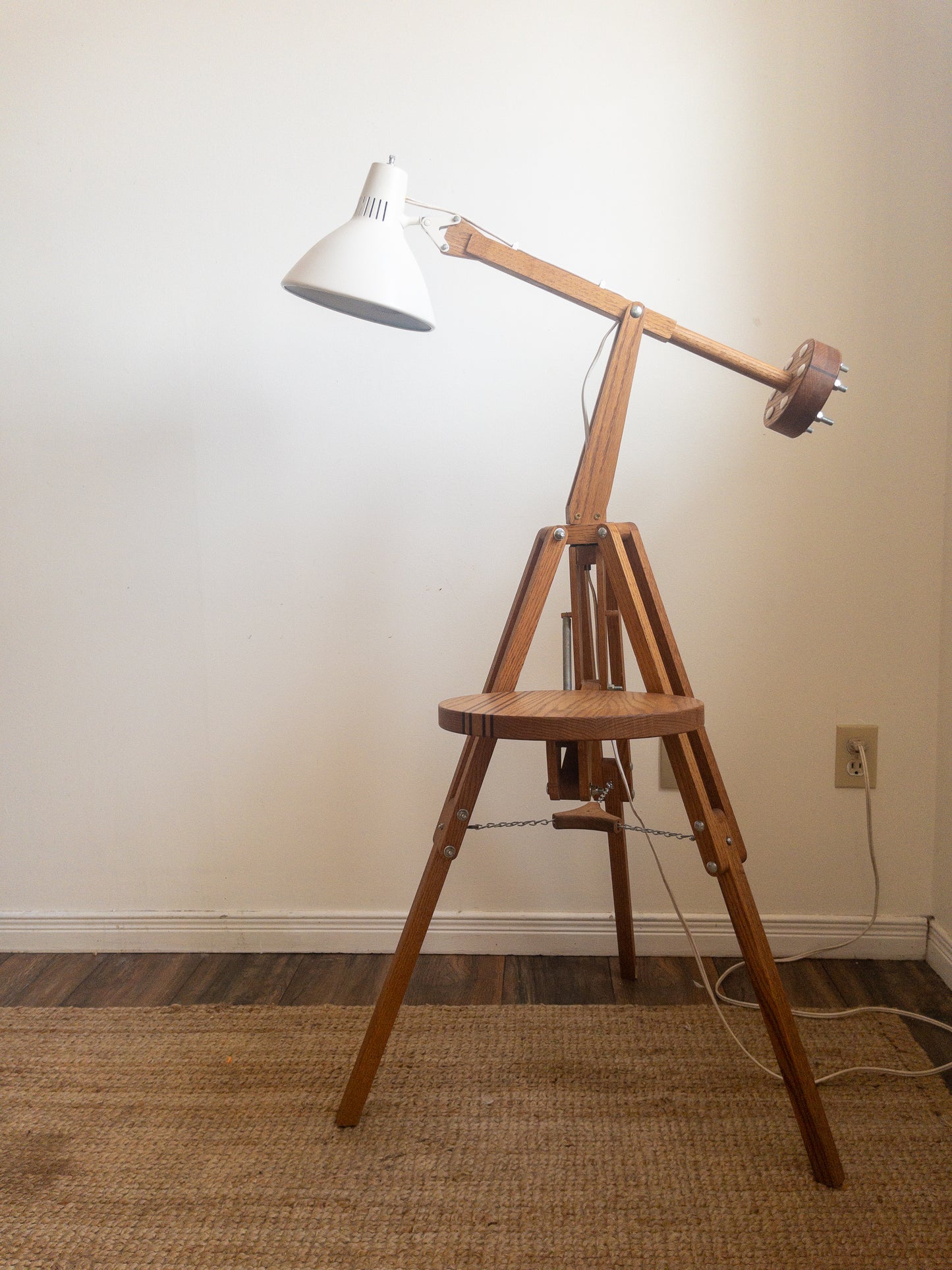 Tripod floor lamp