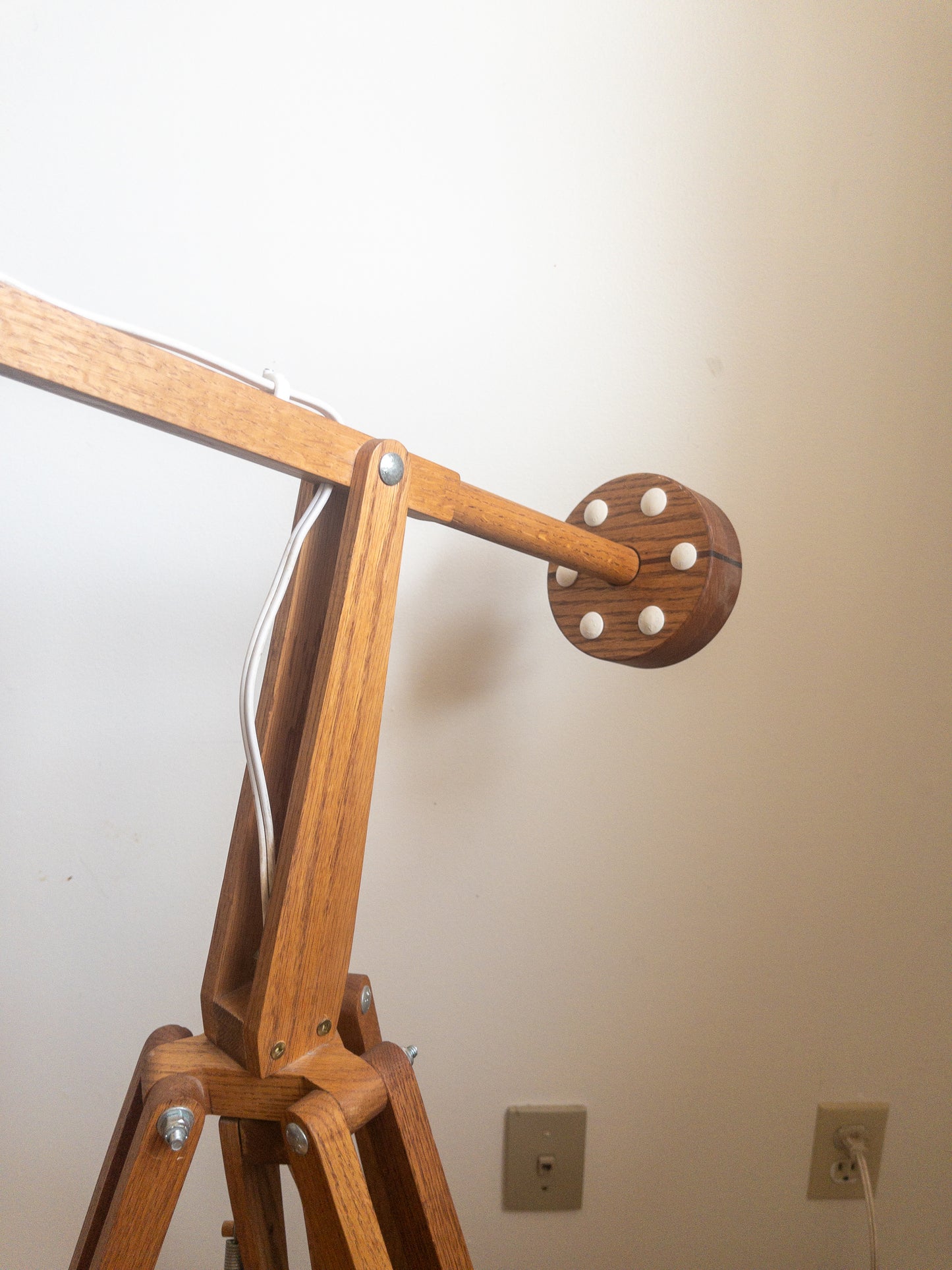 Tripod floor lamp
