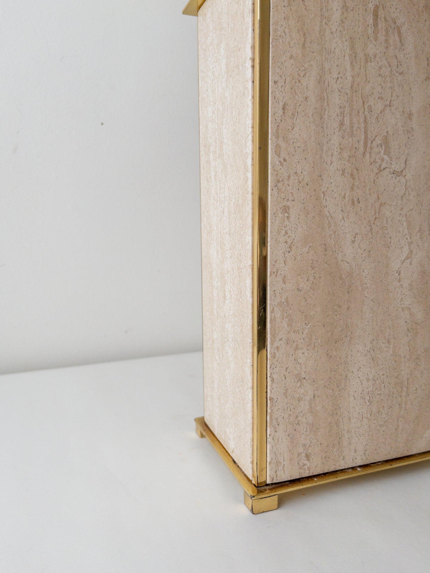 Travertine lamp