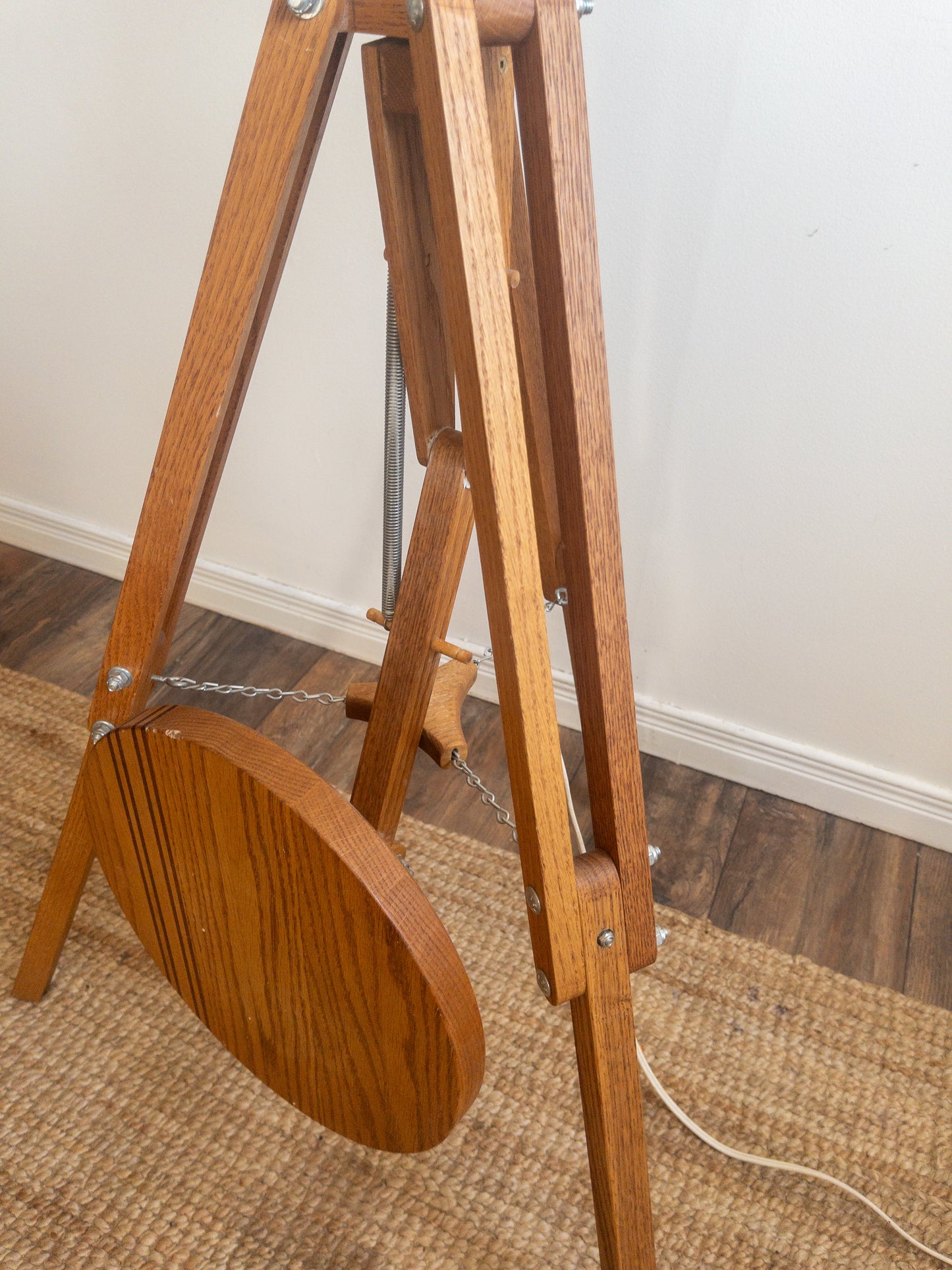Tripod floor lamp