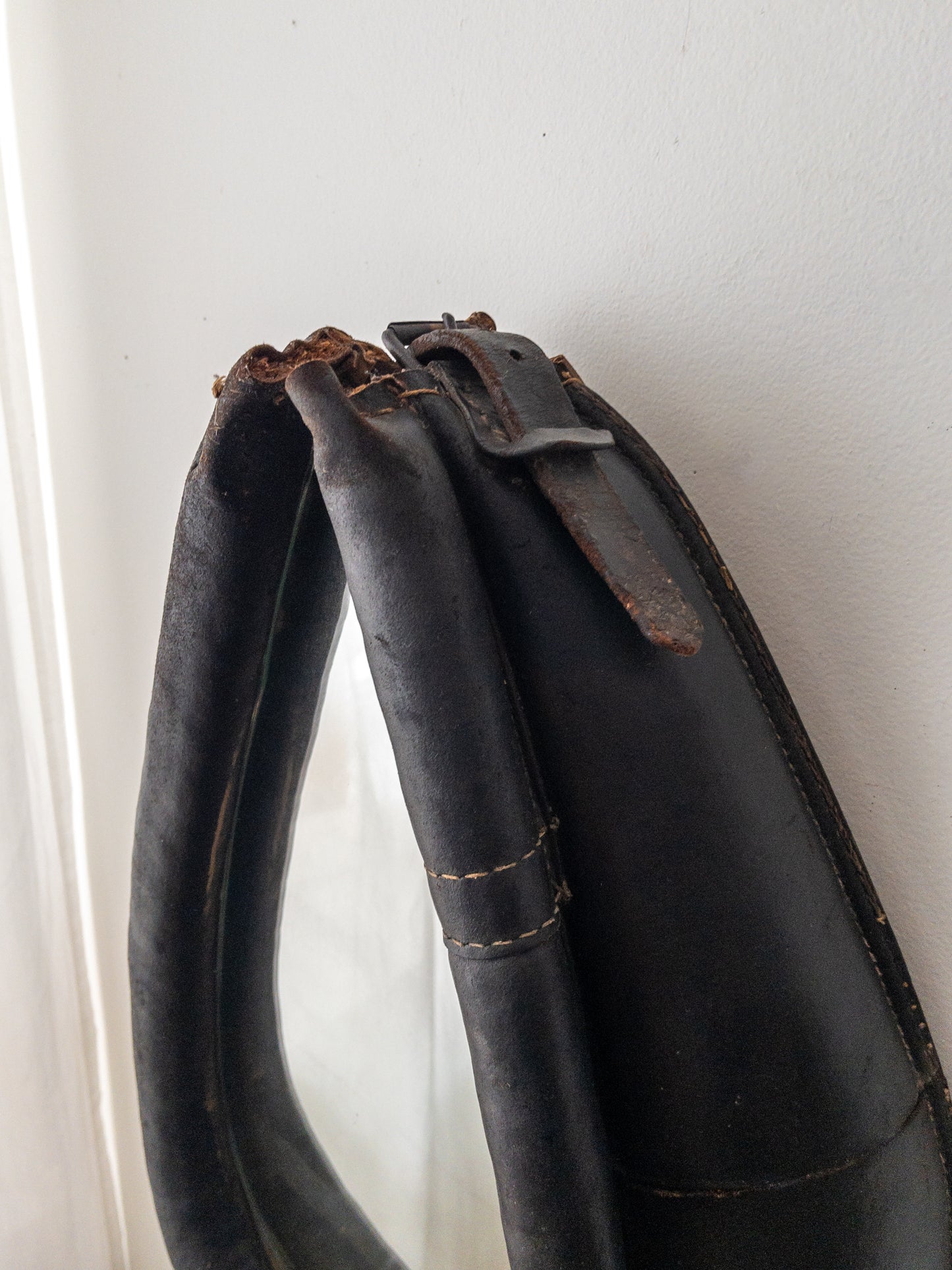 Horse collar wall mirror