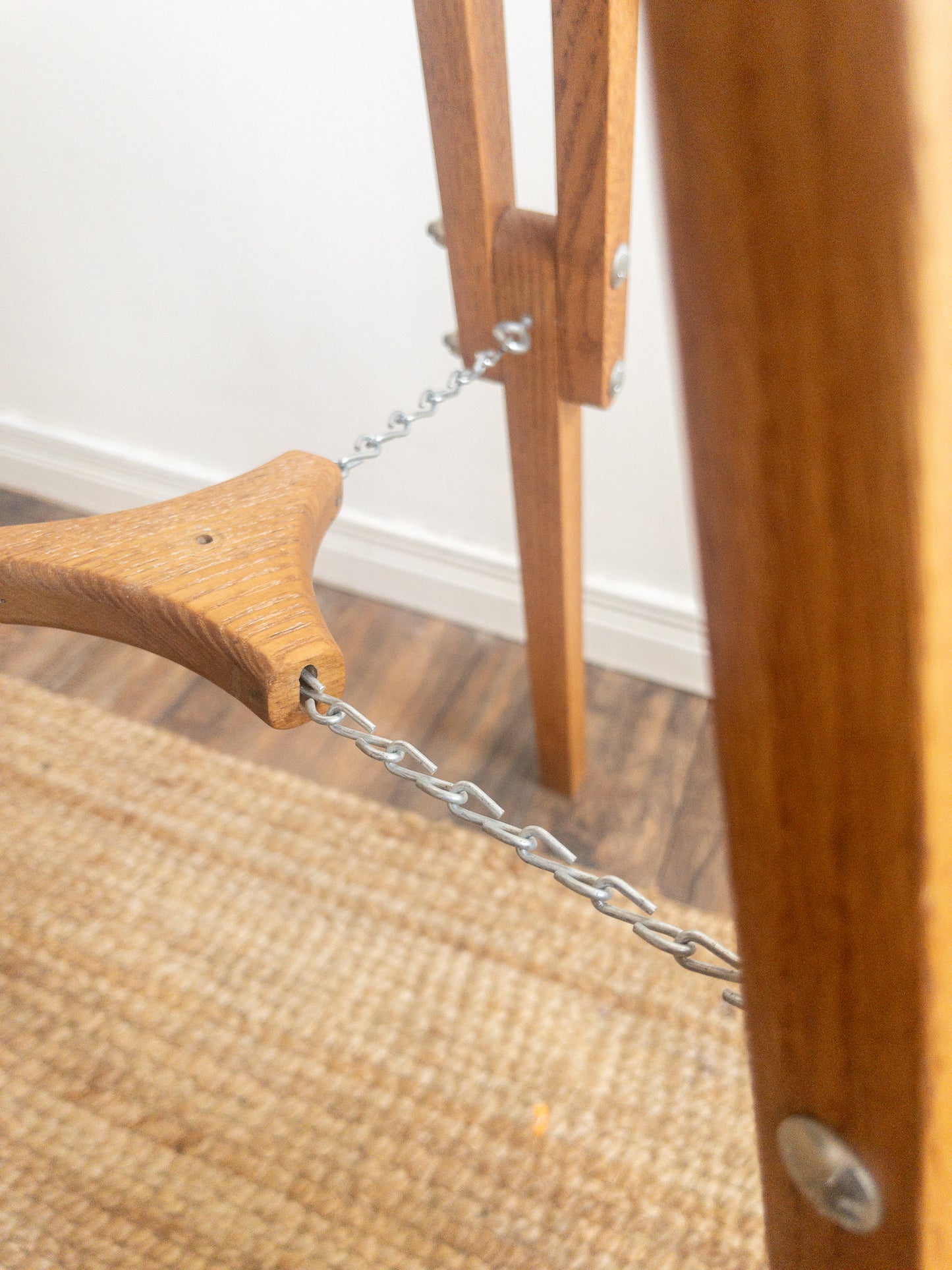 Tripod floor lamp