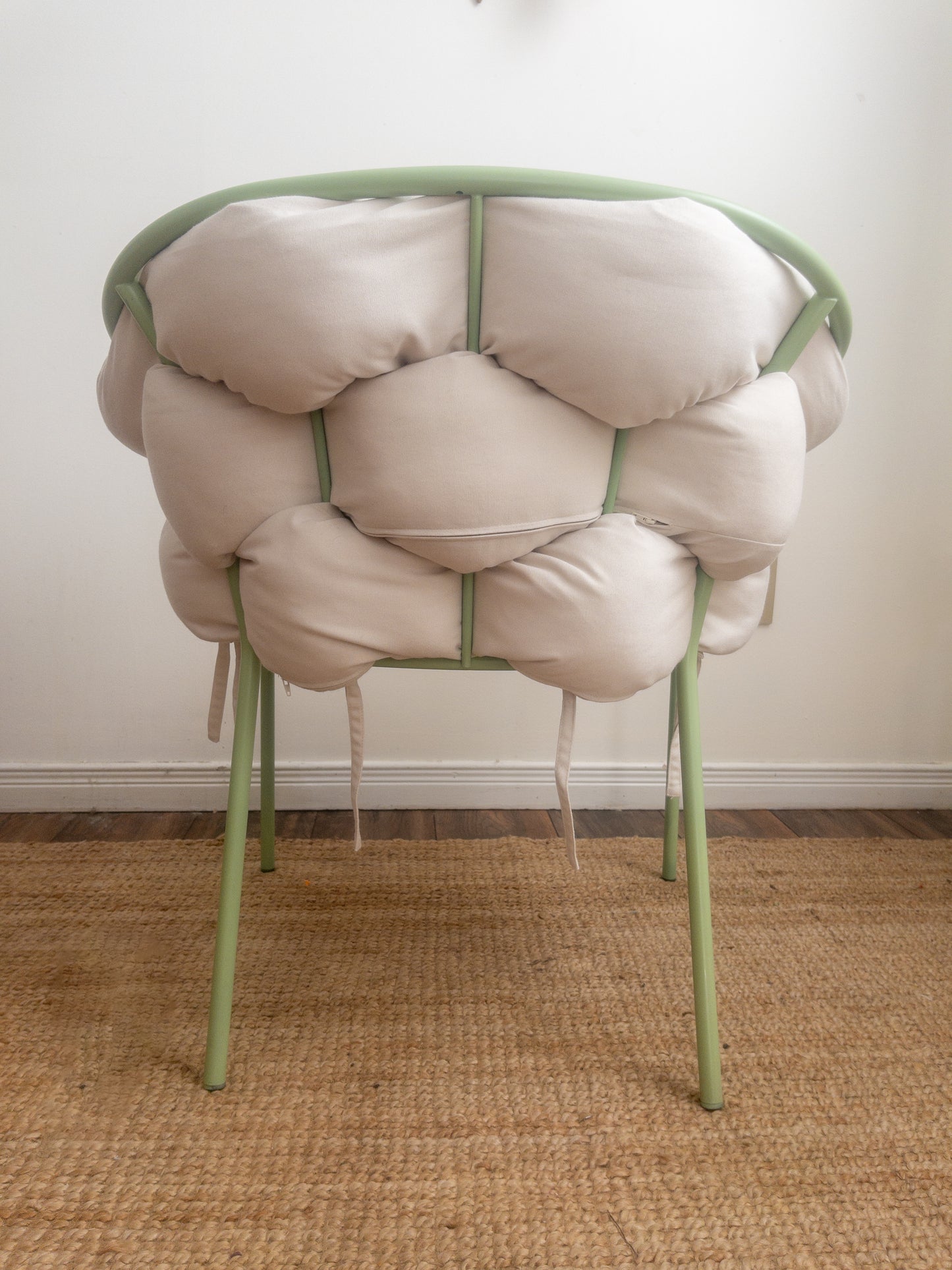 Serpentine accent chair