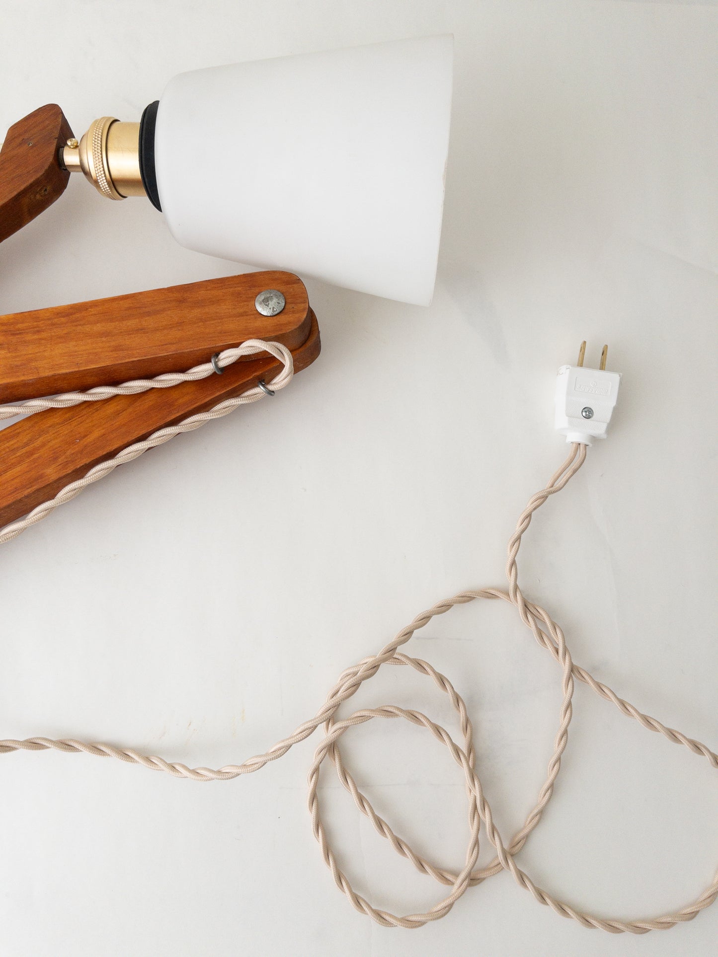 Wooden clamp light