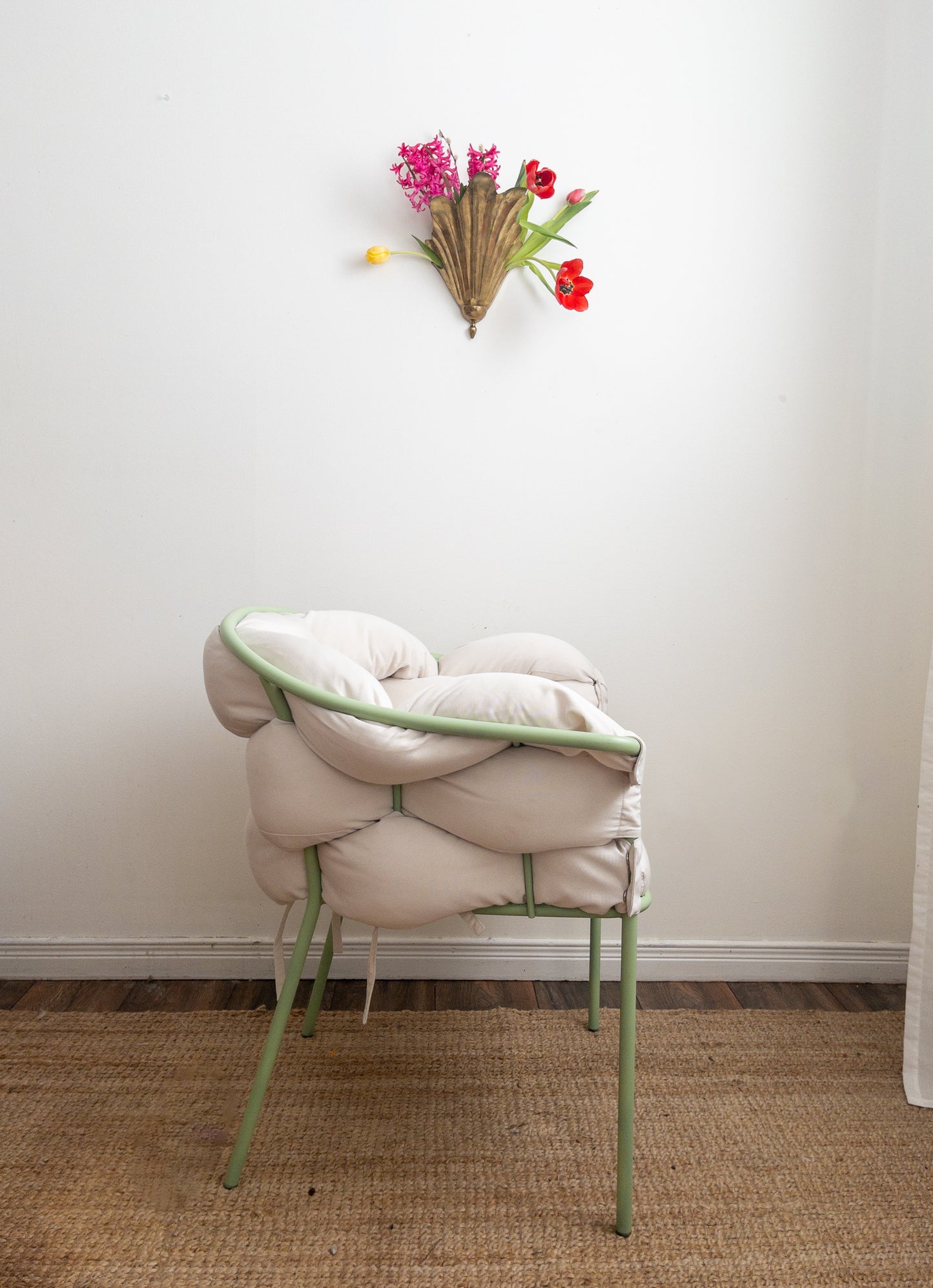 Serpentine accent chair