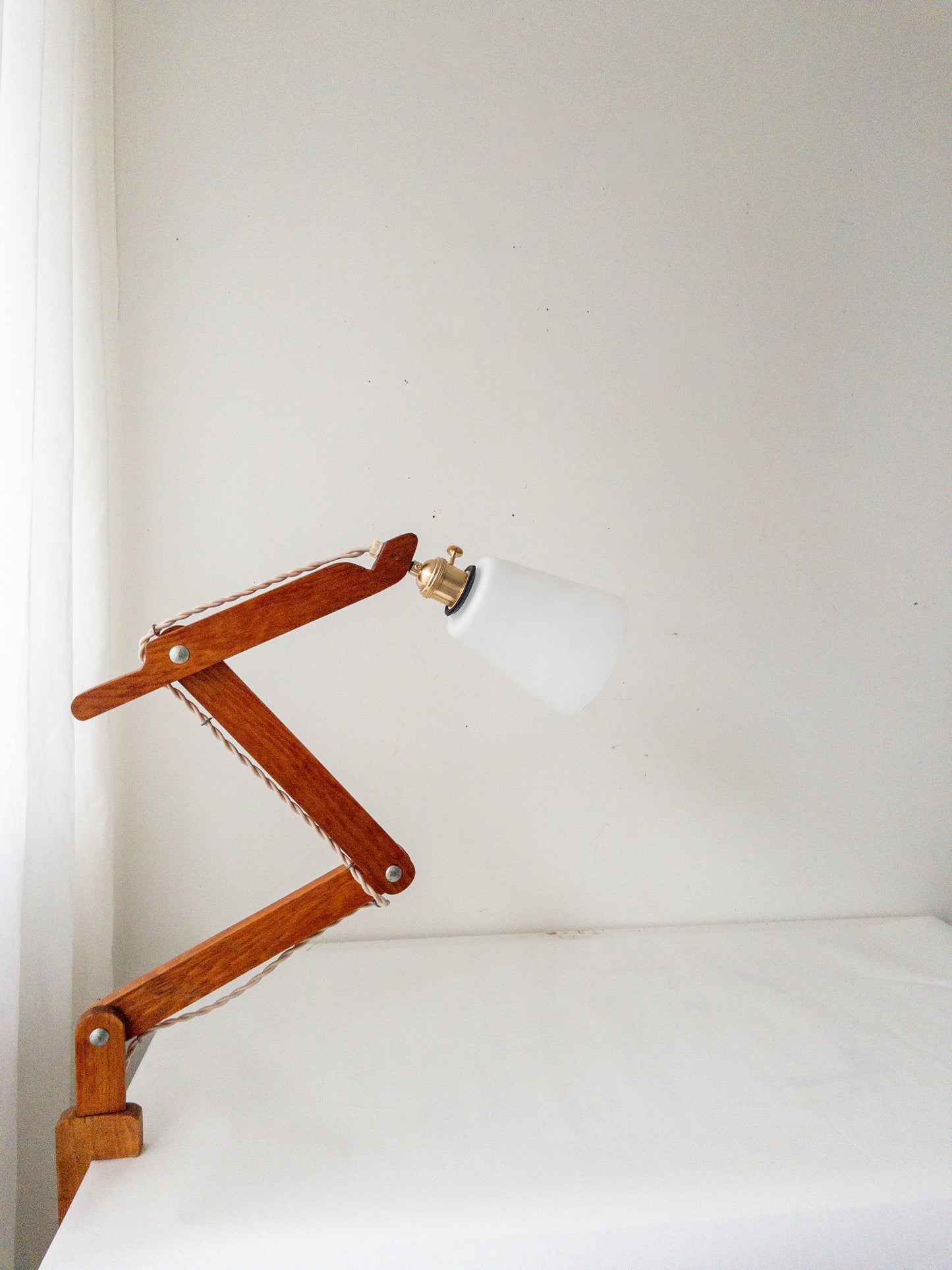 Wooden clamp light